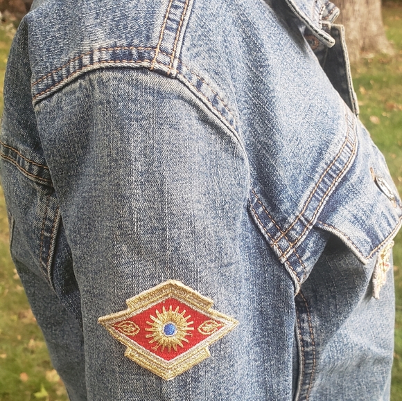 Vintage petite 90s denim jacket with patches - Picture 3 of 6